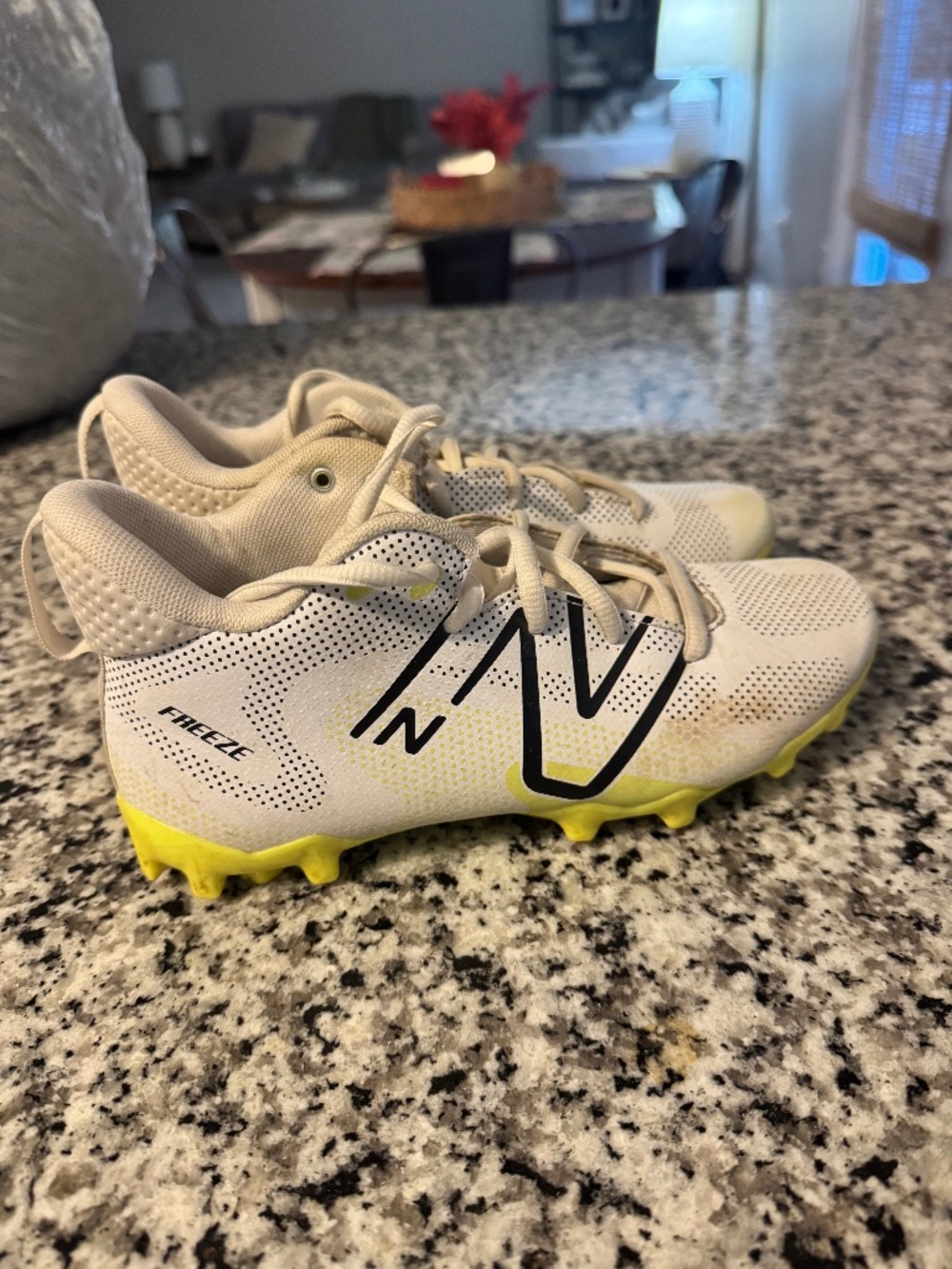 New Balance FreezeLX v4 Shoes Kids 4 White Yellow Lacrosse Cleats